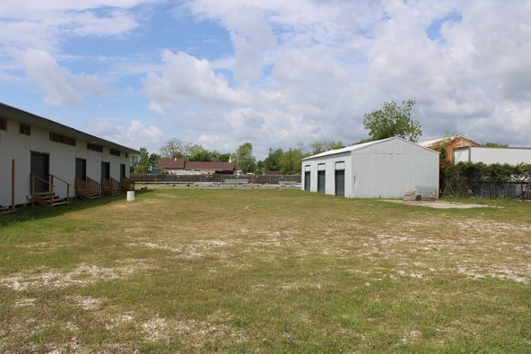 470 S 4th St, Beaumont, TX 77701